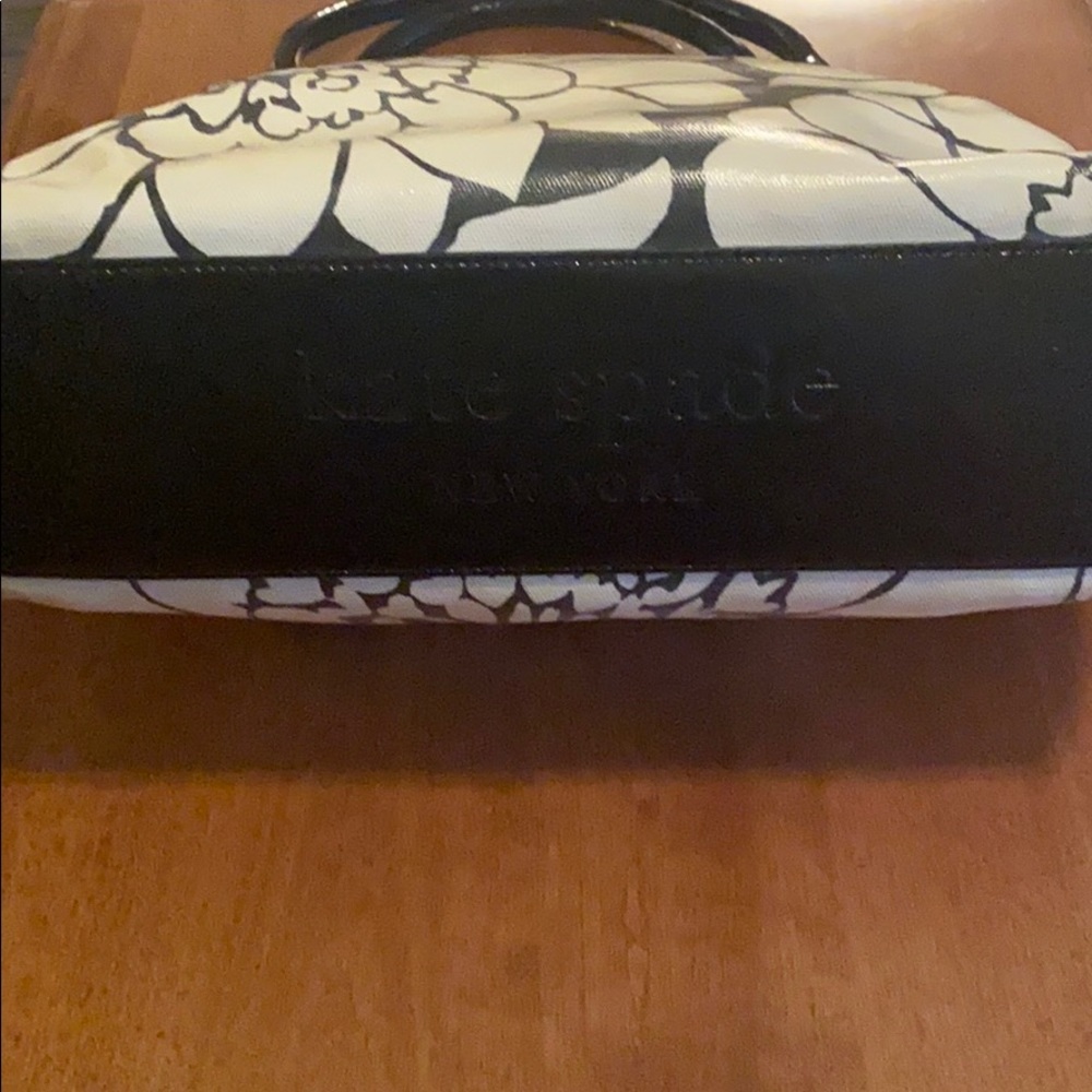 Authentic Kate Spade Tote - Picture 4 of 8